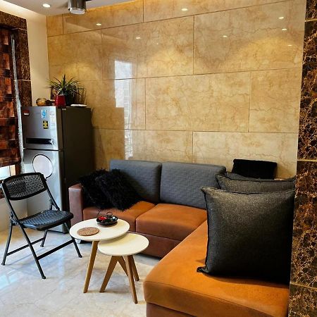 Divine Studios Rajouri Garden Nuova Delhi Esterno foto