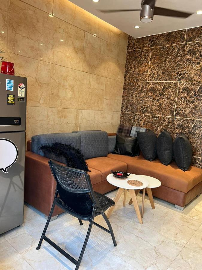 Divine Studios Rajouri Garden Nuova Delhi Esterno foto