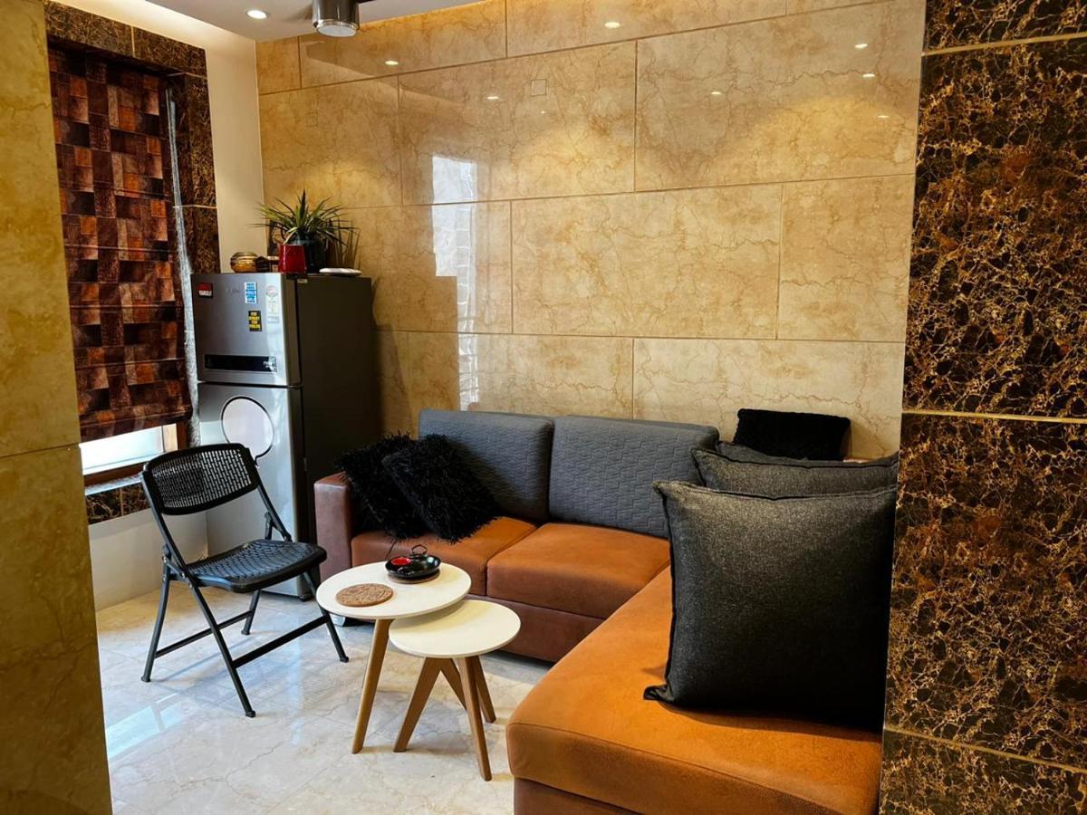 Divine Studios Rajouri Garden Nuova Delhi Esterno foto