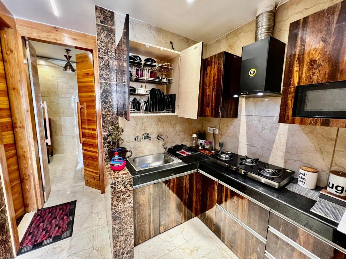 Divine Studios Rajouri Garden Nuova Delhi Esterno foto