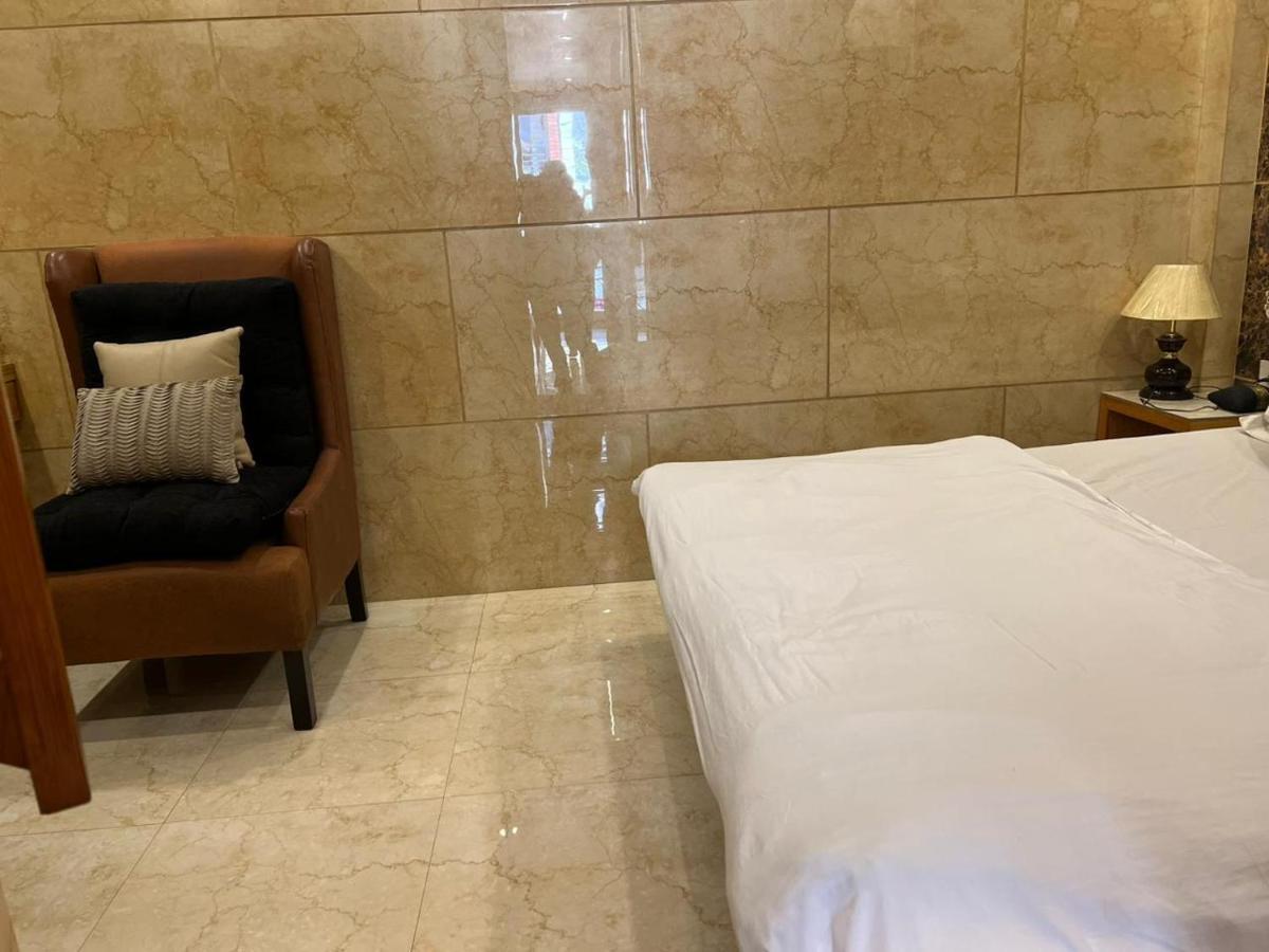 Divine Studios Rajouri Garden Nuova Delhi Esterno foto