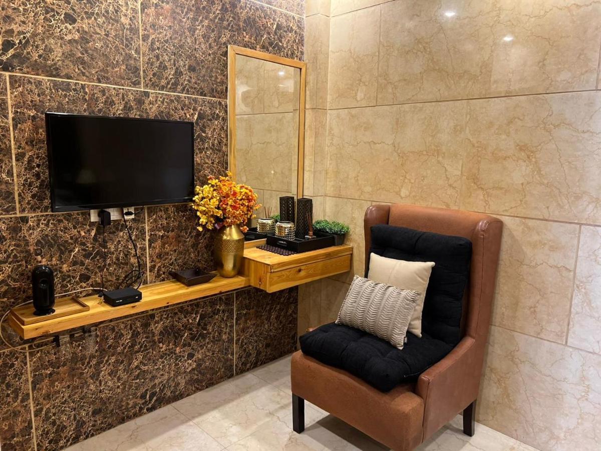 Divine Studios Rajouri Garden Nuova Delhi Esterno foto