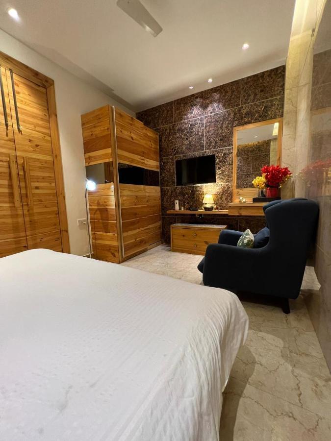 Divine Studios Rajouri Garden Nuova Delhi Esterno foto