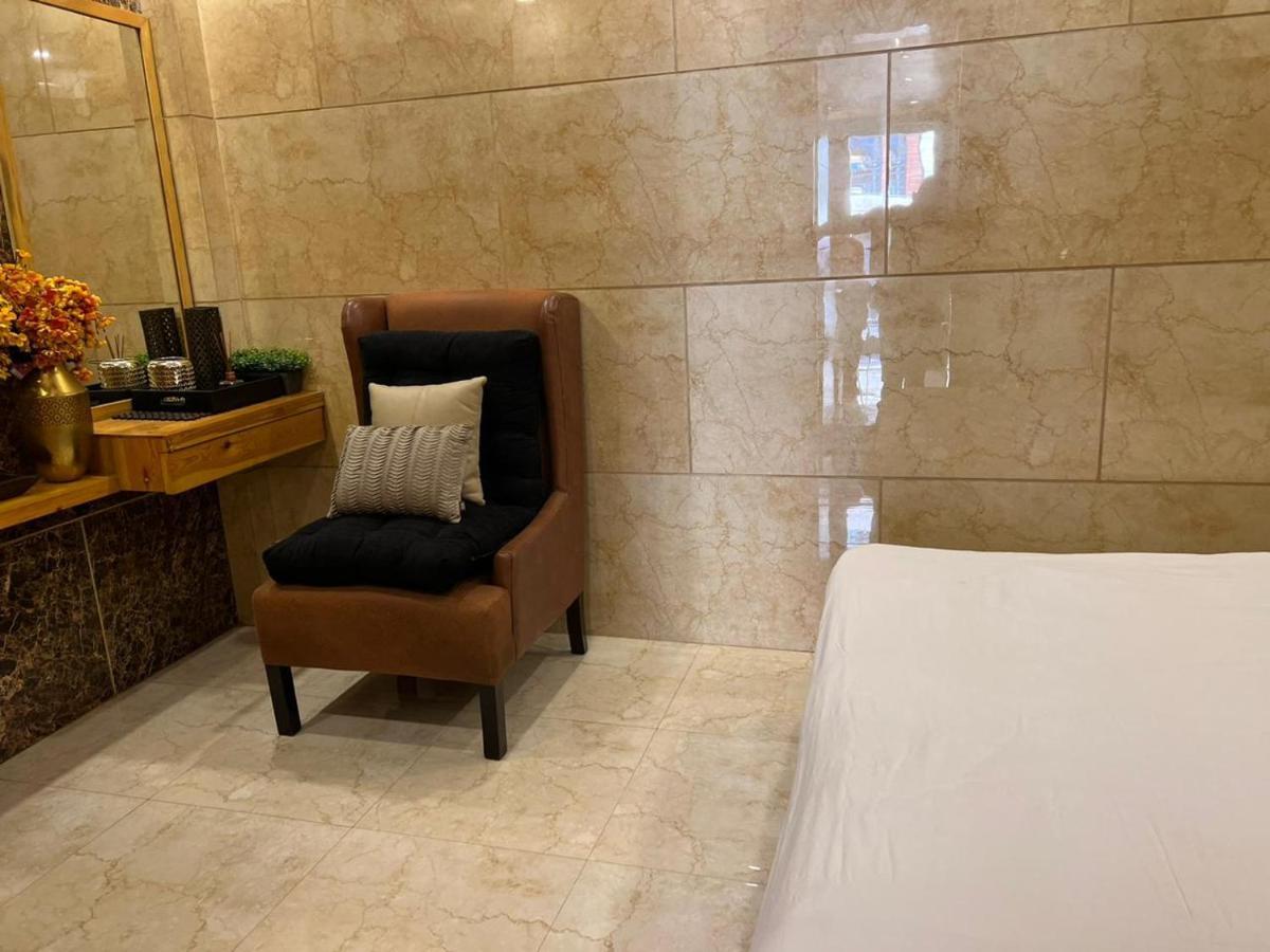 Divine Studios Rajouri Garden Nuova Delhi Esterno foto