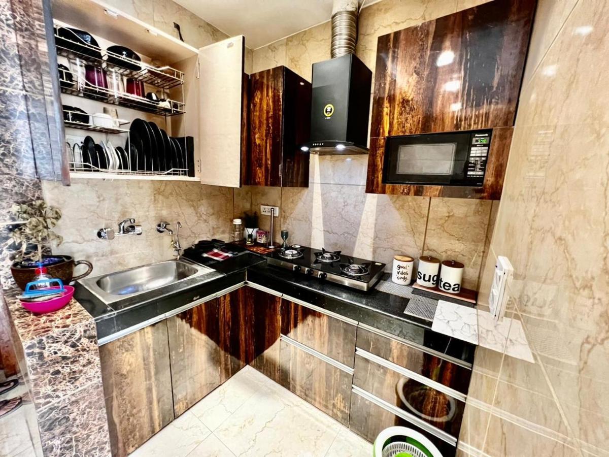 Divine Studios Rajouri Garden Nuova Delhi Esterno foto