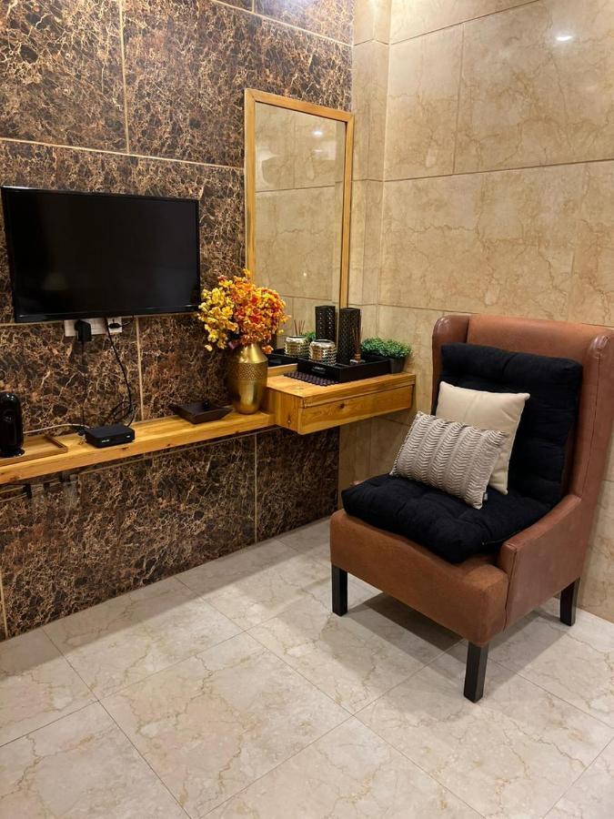 Divine Studios Rajouri Garden Nuova Delhi Esterno foto
