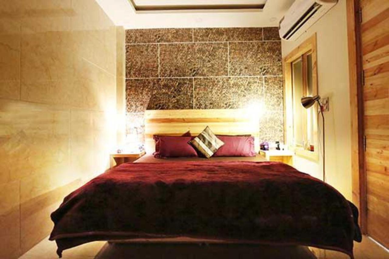 Divine Studios Rajouri Garden Nuova Delhi Esterno foto