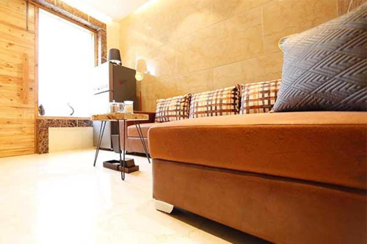 Divine Studios Rajouri Garden Nuova Delhi Esterno foto