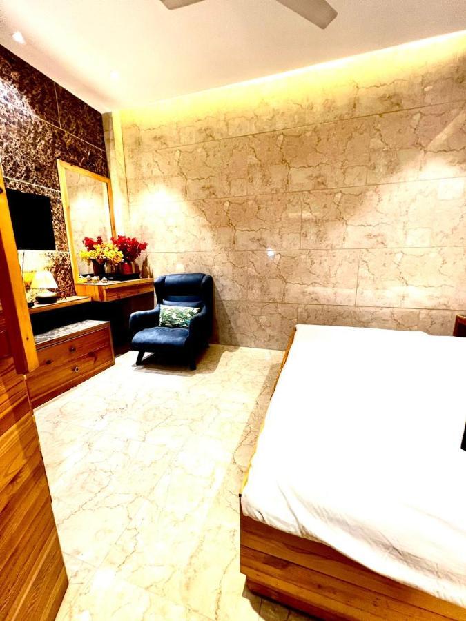 Divine Studios Rajouri Garden Nuova Delhi Esterno foto