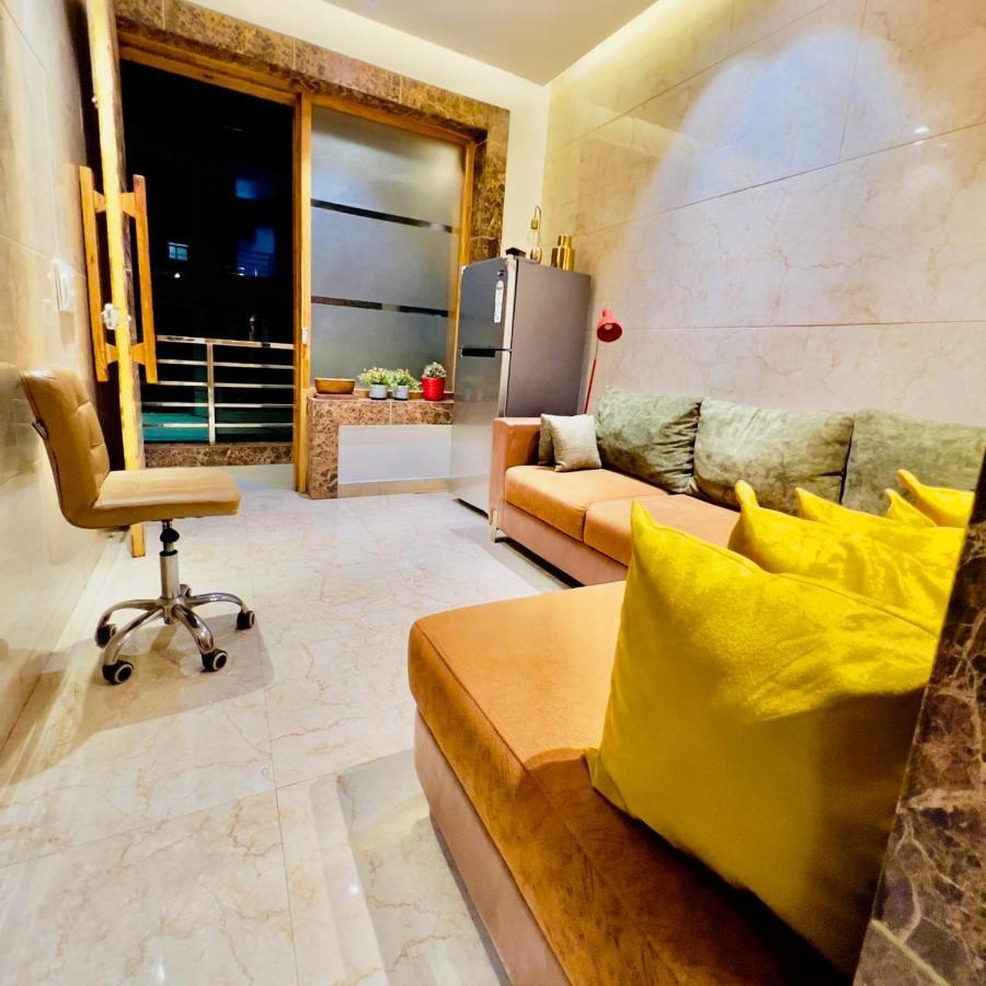 Divine Studios Rajouri Garden Nuova Delhi Esterno foto