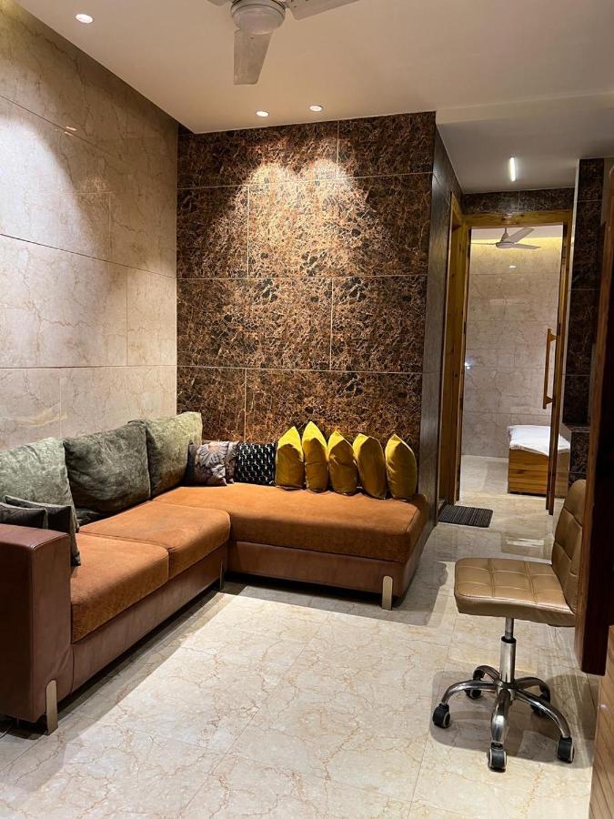 Divine Studios Rajouri Garden Nuova Delhi Esterno foto