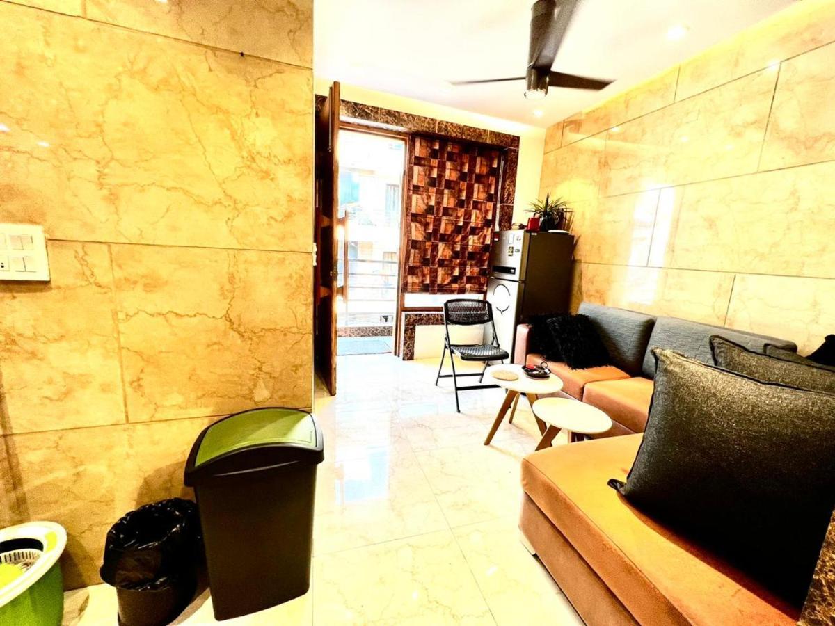 Divine Studios Rajouri Garden Nuova Delhi Esterno foto