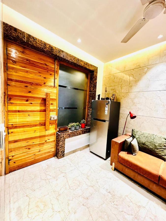 Divine Studios Rajouri Garden Nuova Delhi Esterno foto