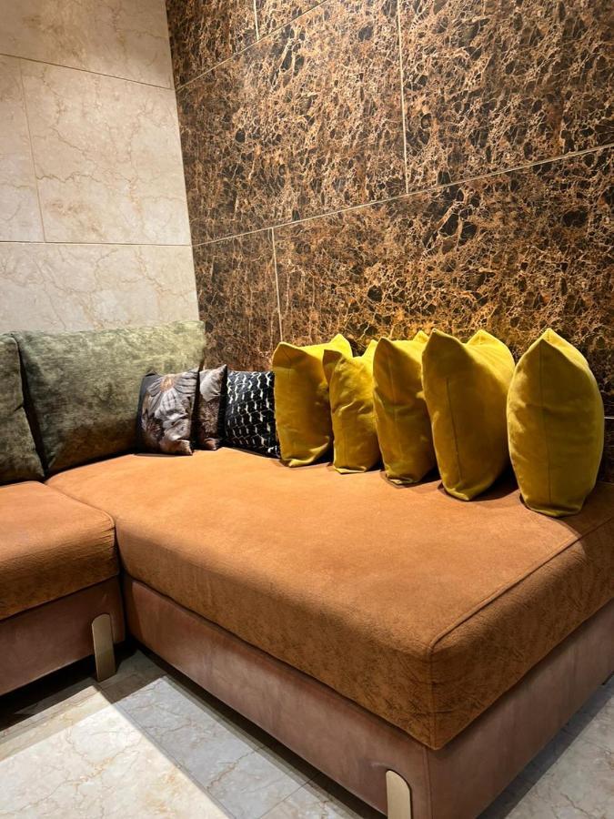 Divine Studios Rajouri Garden Nuova Delhi Esterno foto