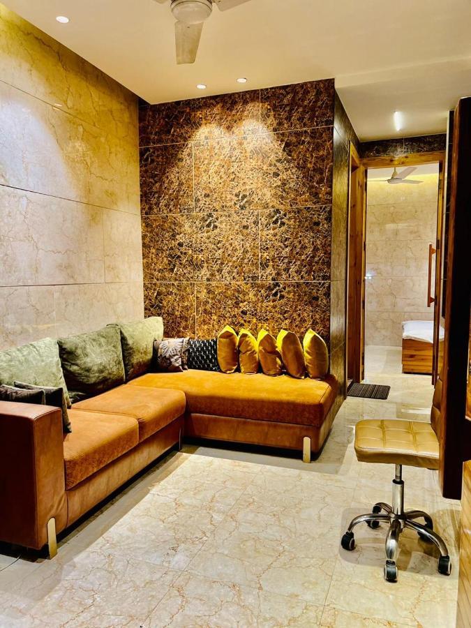 Divine Studios Rajouri Garden Nuova Delhi Esterno foto